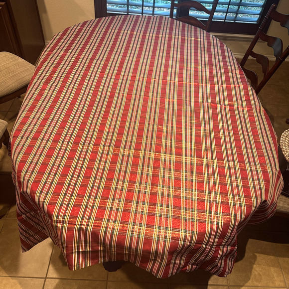 Christmas Plaid Tartan Tablecloth Rectangular red green metallic 60x84" - Picture 1 of 6